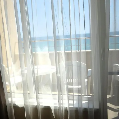 Seafront Im *